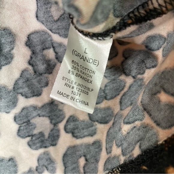 FASHION Nova Leopard Print Cropped Hooded Tshirt - Picture 4 of 5